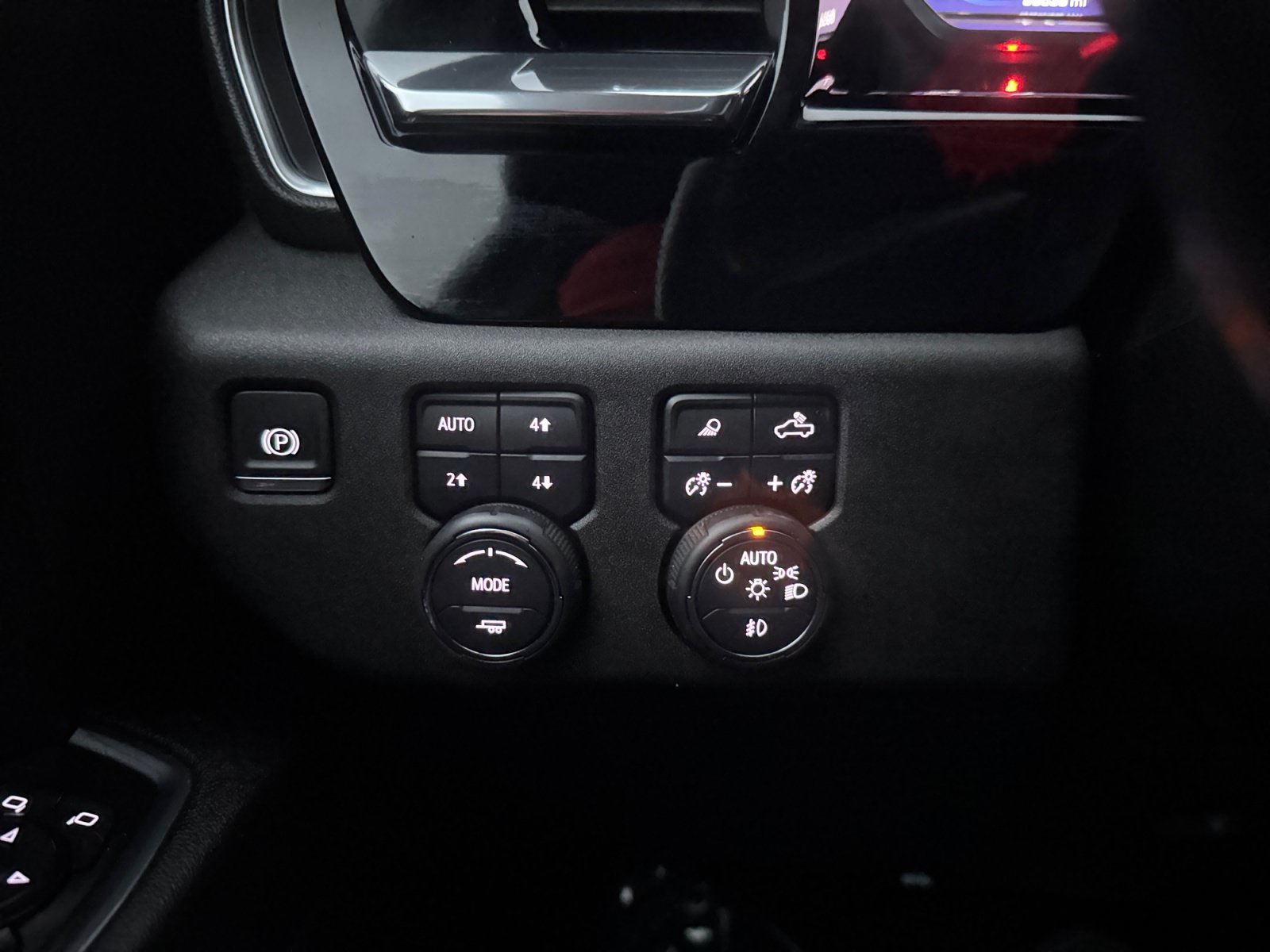 Used 2024 Chevrolet Silverado 2500 LTZ AWD/4WD image 17
