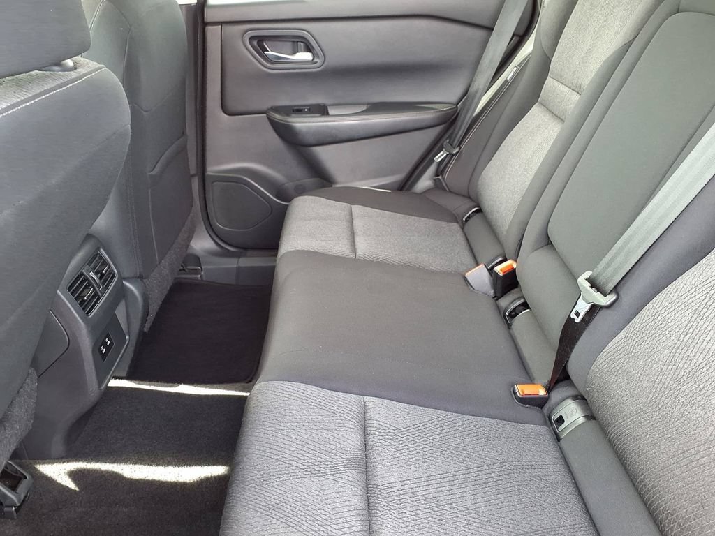 Used 2024 Nissan Rogue SV AWD/4WD image 12