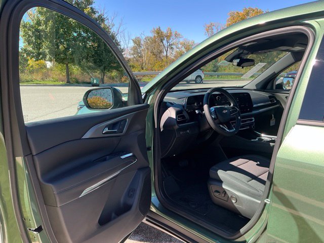 New 2027 Chevrolet Traverse LT w/ Sun and Wheel Package AWD/4WD image 15