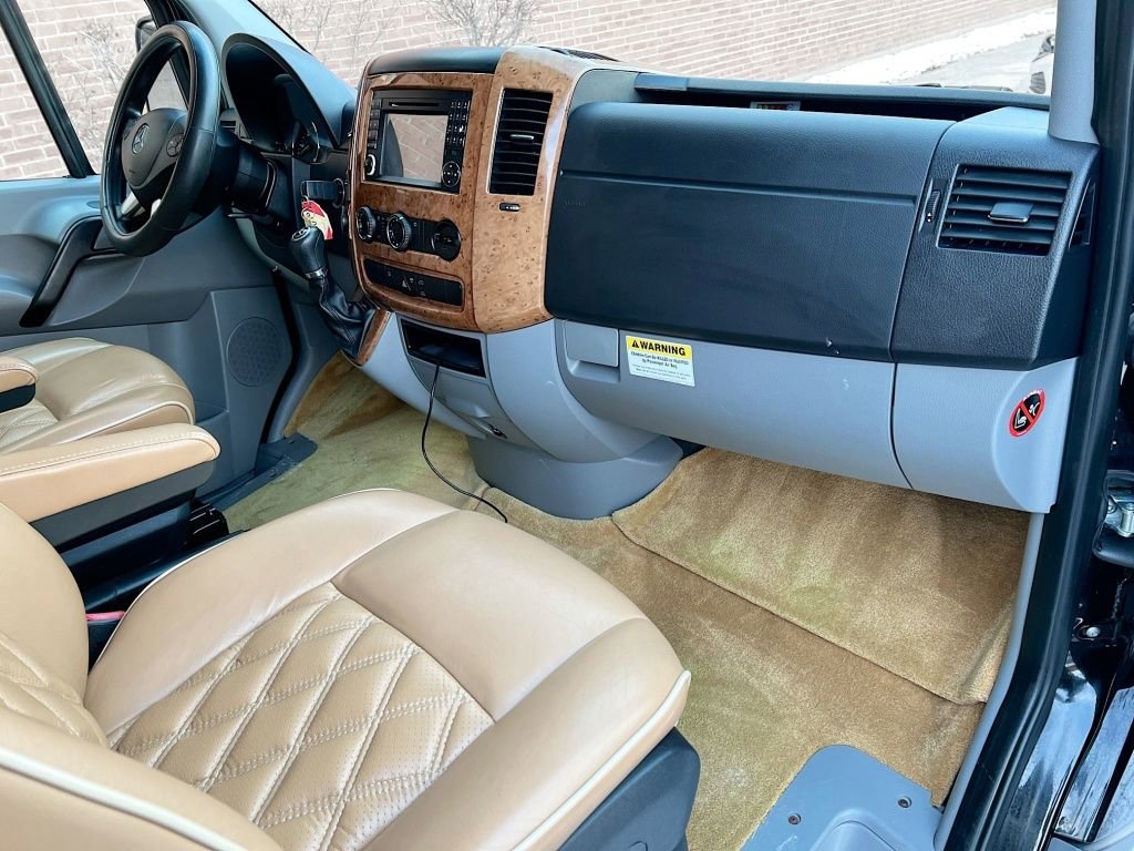 Used 2015 Mercedes-Benz Sprinter 2500 image 28