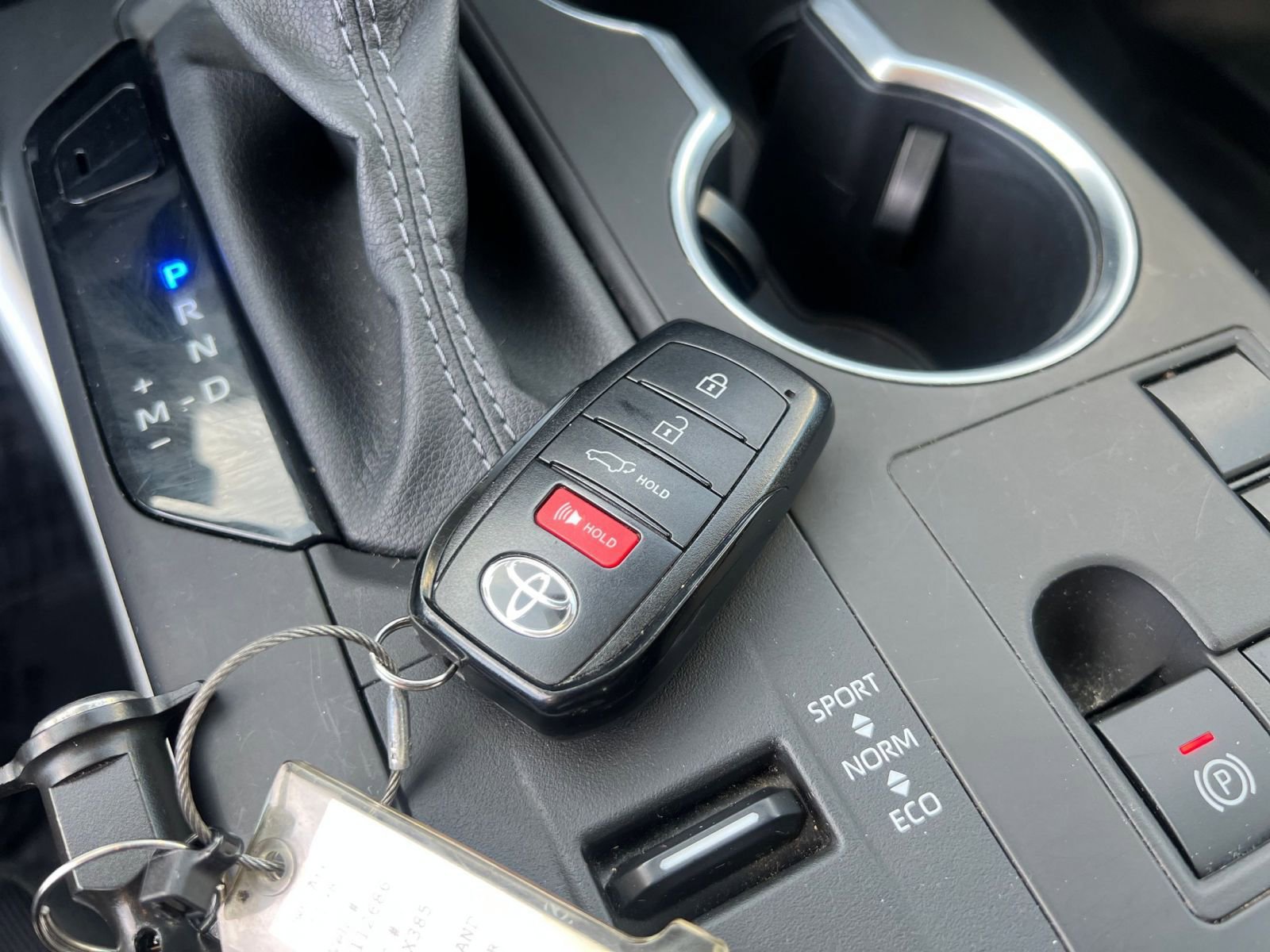 Used 2025 Toyota Highlander LE image 23