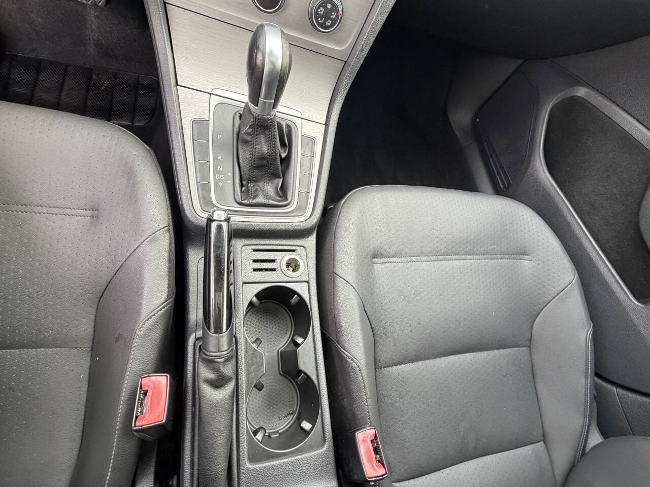 Used 2015 Volkswagen Golf S FWD image 15