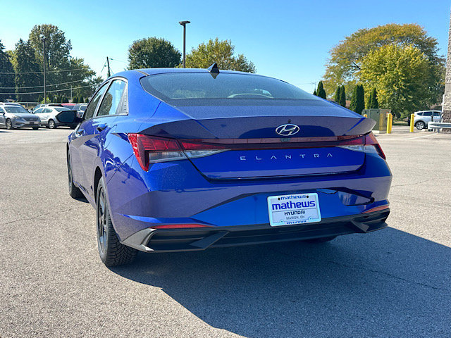 Used 2023 Hyundai Elantra SEL w/ Cargo Package FWD image 6