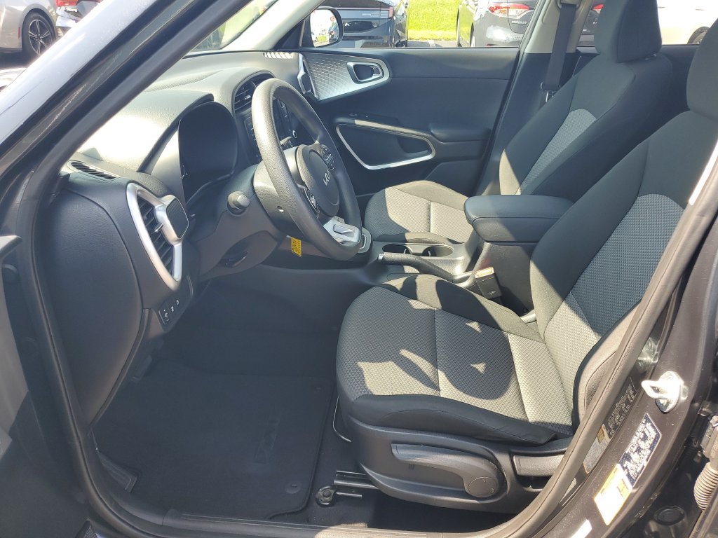Used 2024 Kia Soul LX w/ Option Group 015 FWD image 5