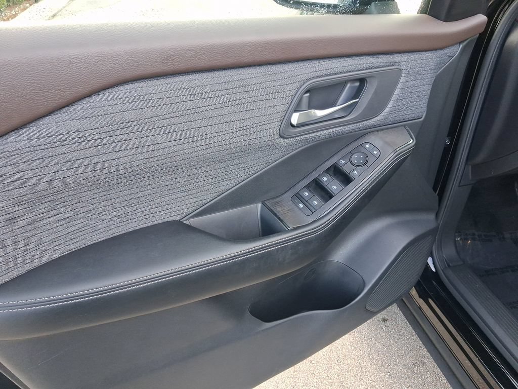 Certified 2023 Nissan Rogue SV FWD image 15