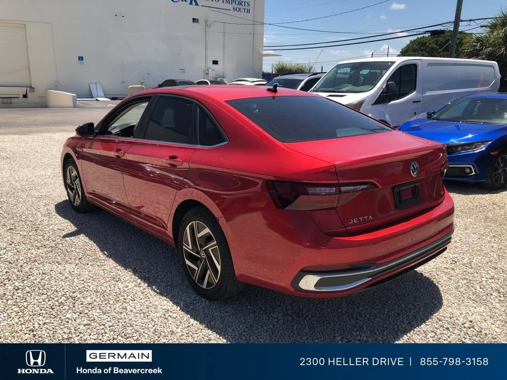 Used 2023 Volkswagen Jetta SEL FWD image 2