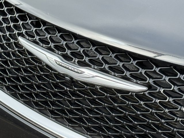 Certified 2024 Chrysler Pacifica Touring-L FWD image 26
