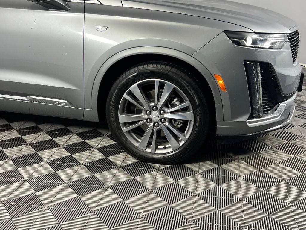 Used 2025 Cadillac XT6 Premium Luxury image 11