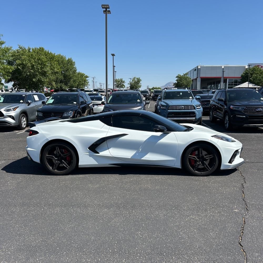 Used 2021 Chevrolet Corvette Stingray Preferred Cpe w/ Z51 Performance Package RWD image 3