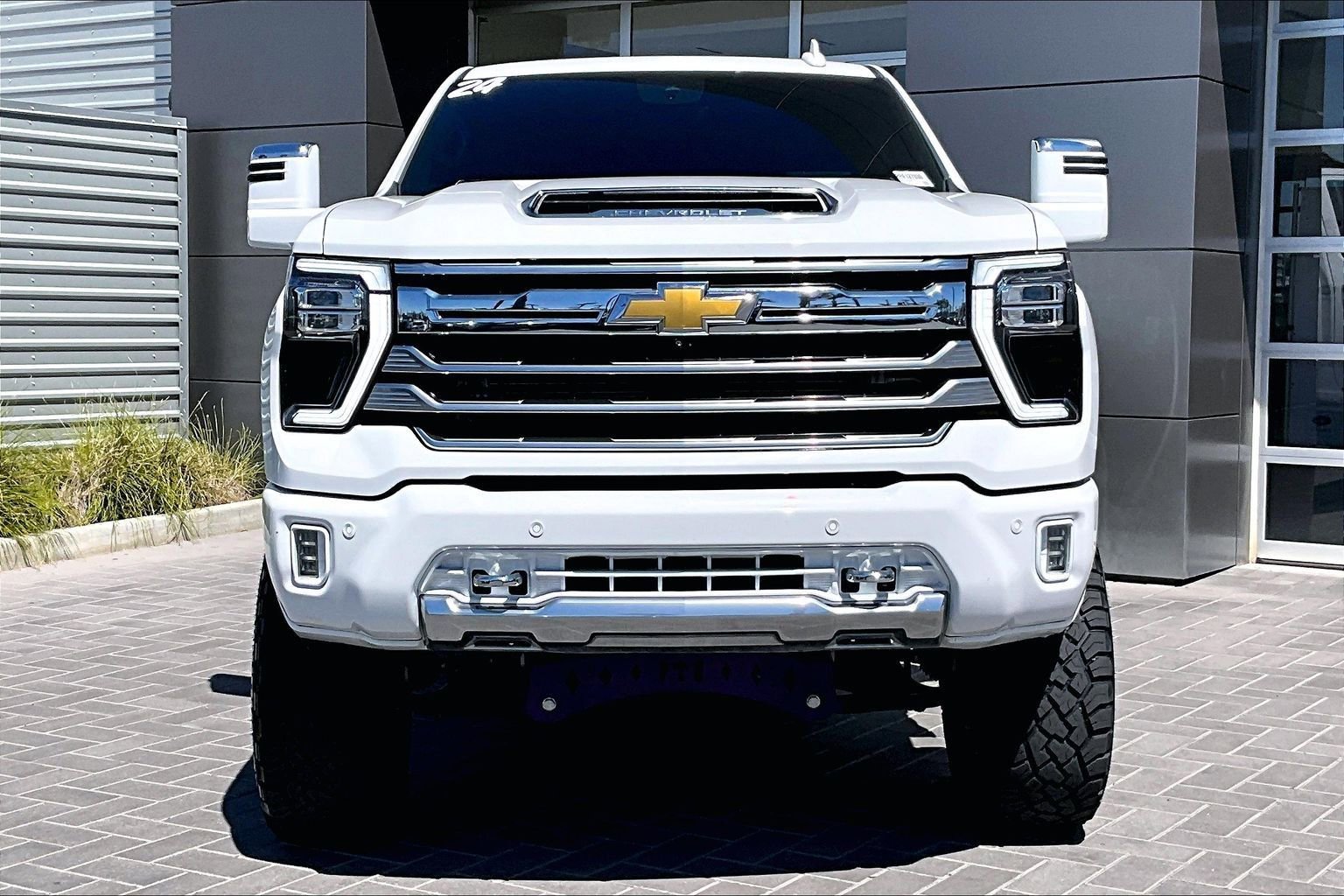 Used 2024 Chevrolet Silverado 2500 High Country w/ Technology Package image 2