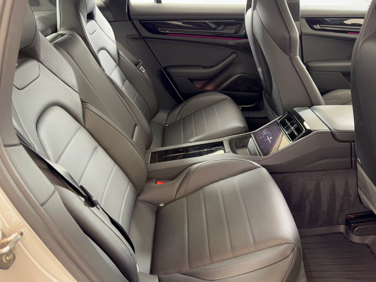 Certified 2025 Porsche Panamera 4 AWD/4WD image 32