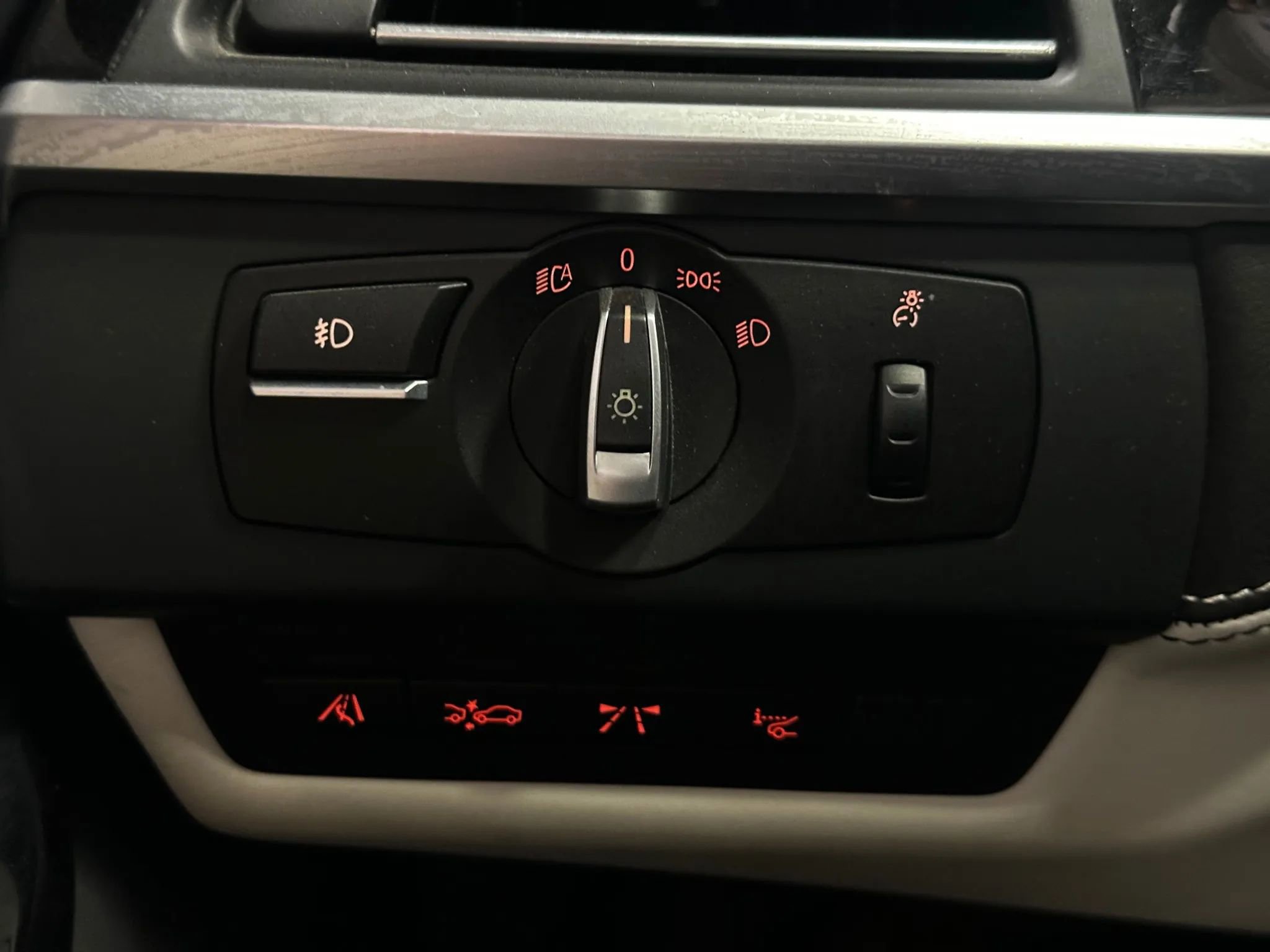 Used 2013 BMW 650i xDrive Convertible image 24