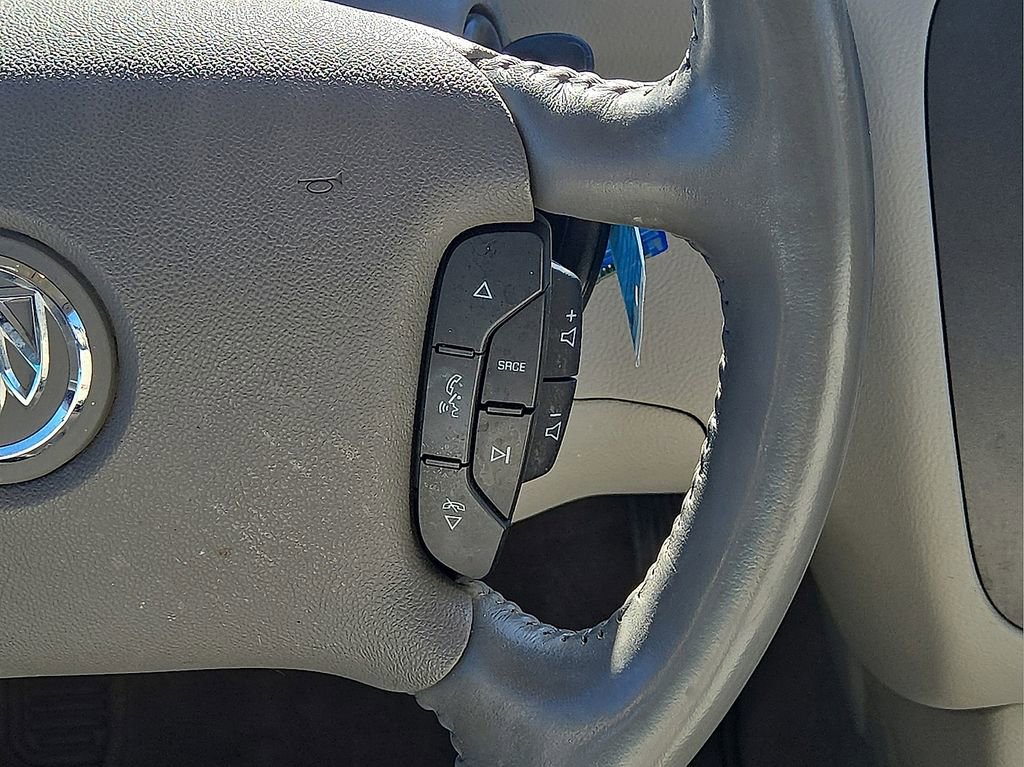 Used 2011 Buick Lucerne CXL image 19