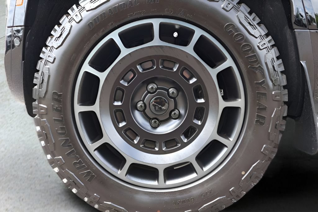 New 2026 Land Rover Defender 110 OCTA AWD/4WD image 28