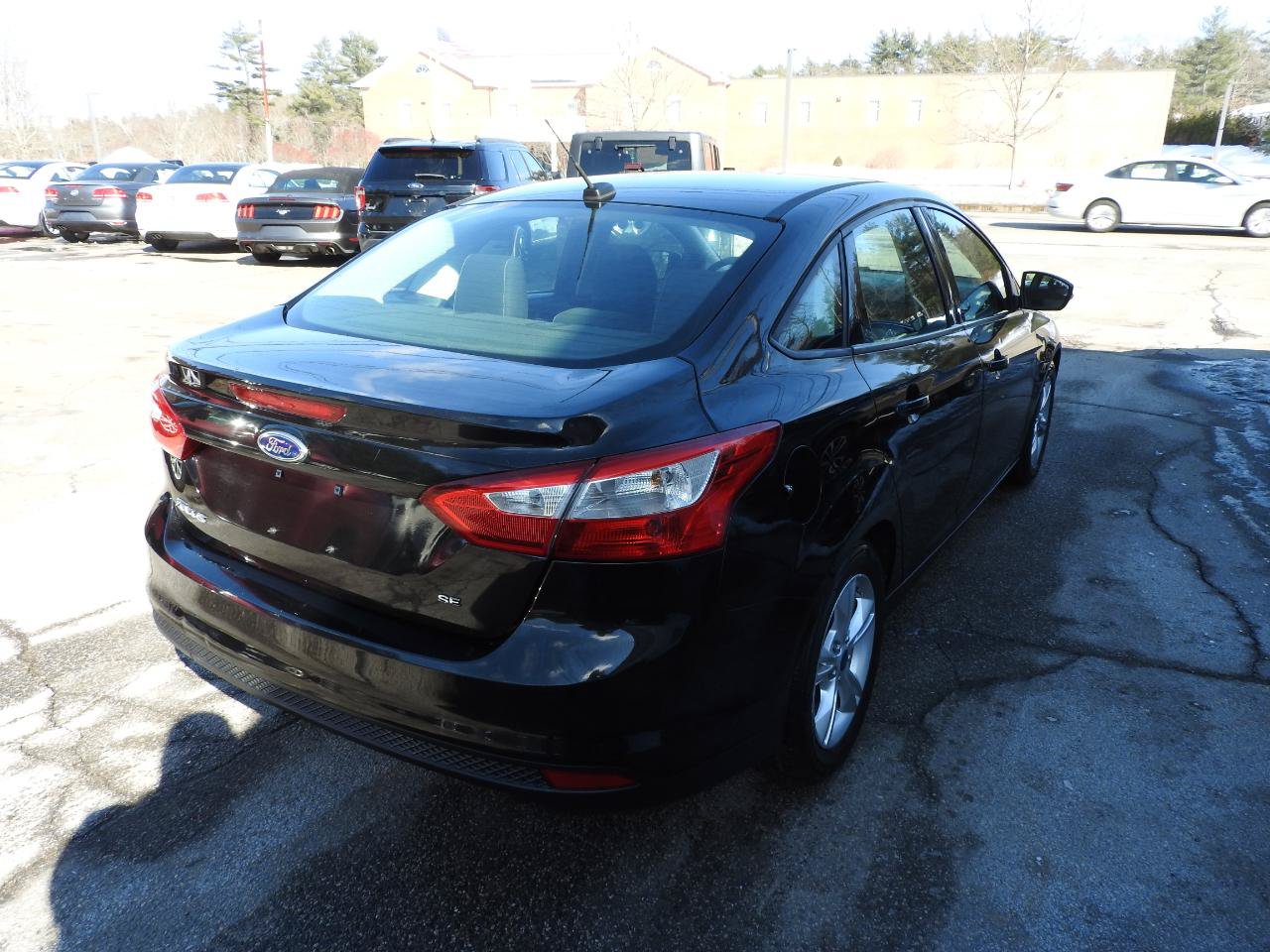 Used 2014 Ford Focus SE FWD image 2