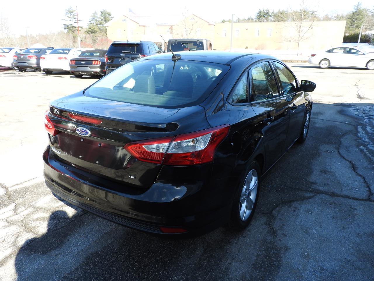 Used 2014 Ford Focus SE FWD image 2