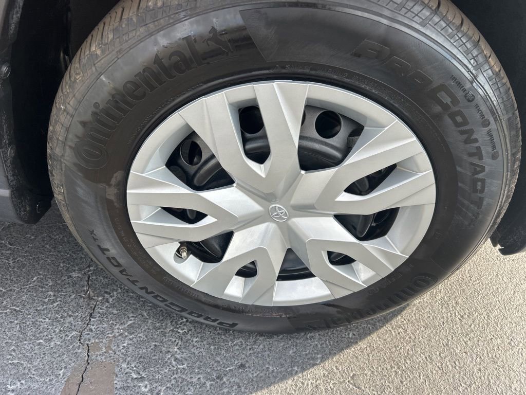 Used 2023 Toyota Corolla Cross L image 21