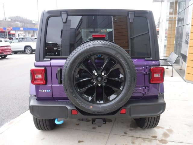 Used 2023 Jeep Wrangler Unlimited Sahara w/ Cold Weather Group image 13