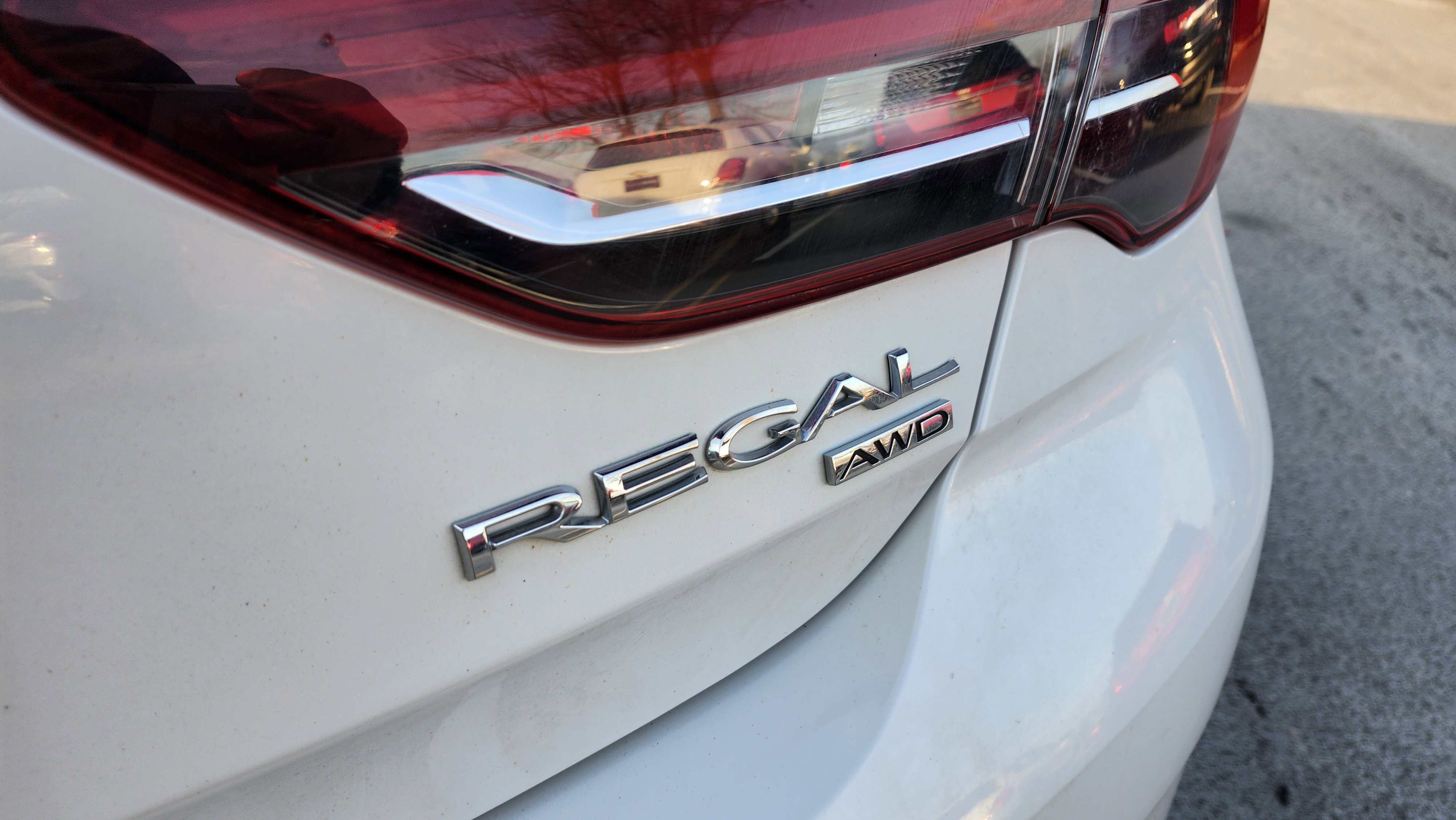 Used 2018 Buick Regal Essence w/ Driver Confidence Package #1 image 24