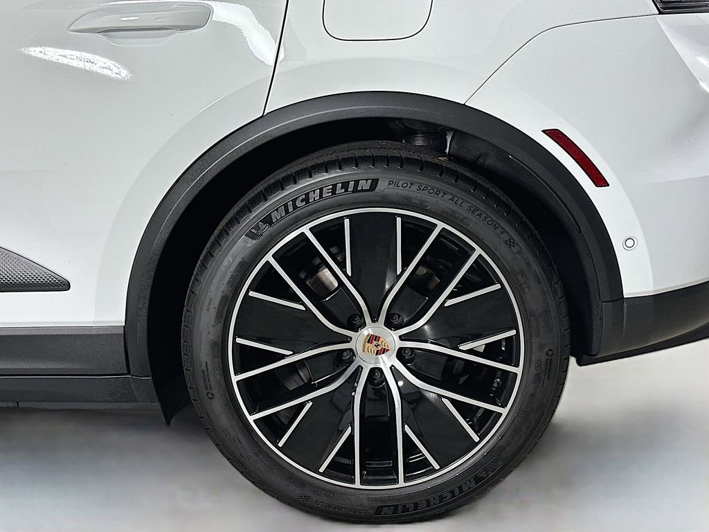 Certified 2025 Porsche Macan Electric image 34