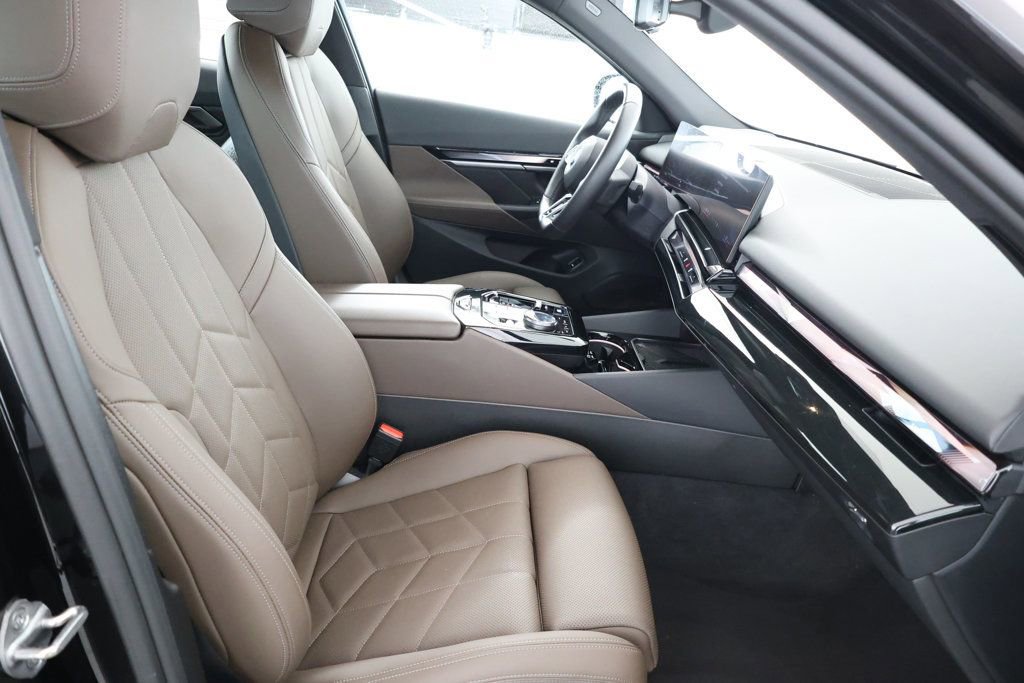 Used 2024 BMW i5 eDrive40i w/ M Sport Package image 25