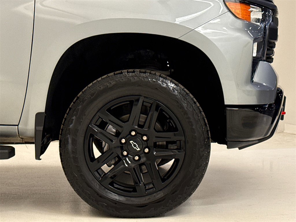Used 2025 Chevrolet Silverado 1500 Custom Trail Boss w/ LPO, Dark Essentials Package image 6