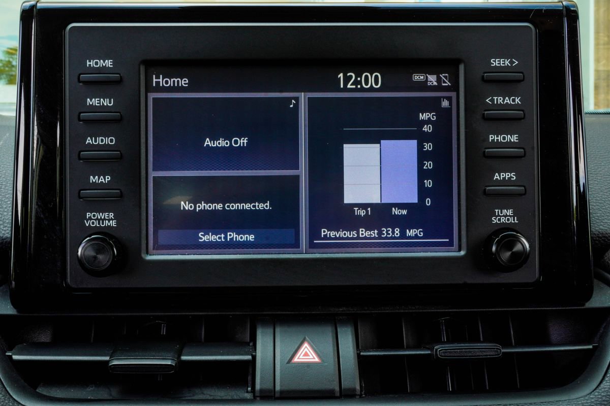 Used 2019 Toyota RAV4 LE FWD image 24