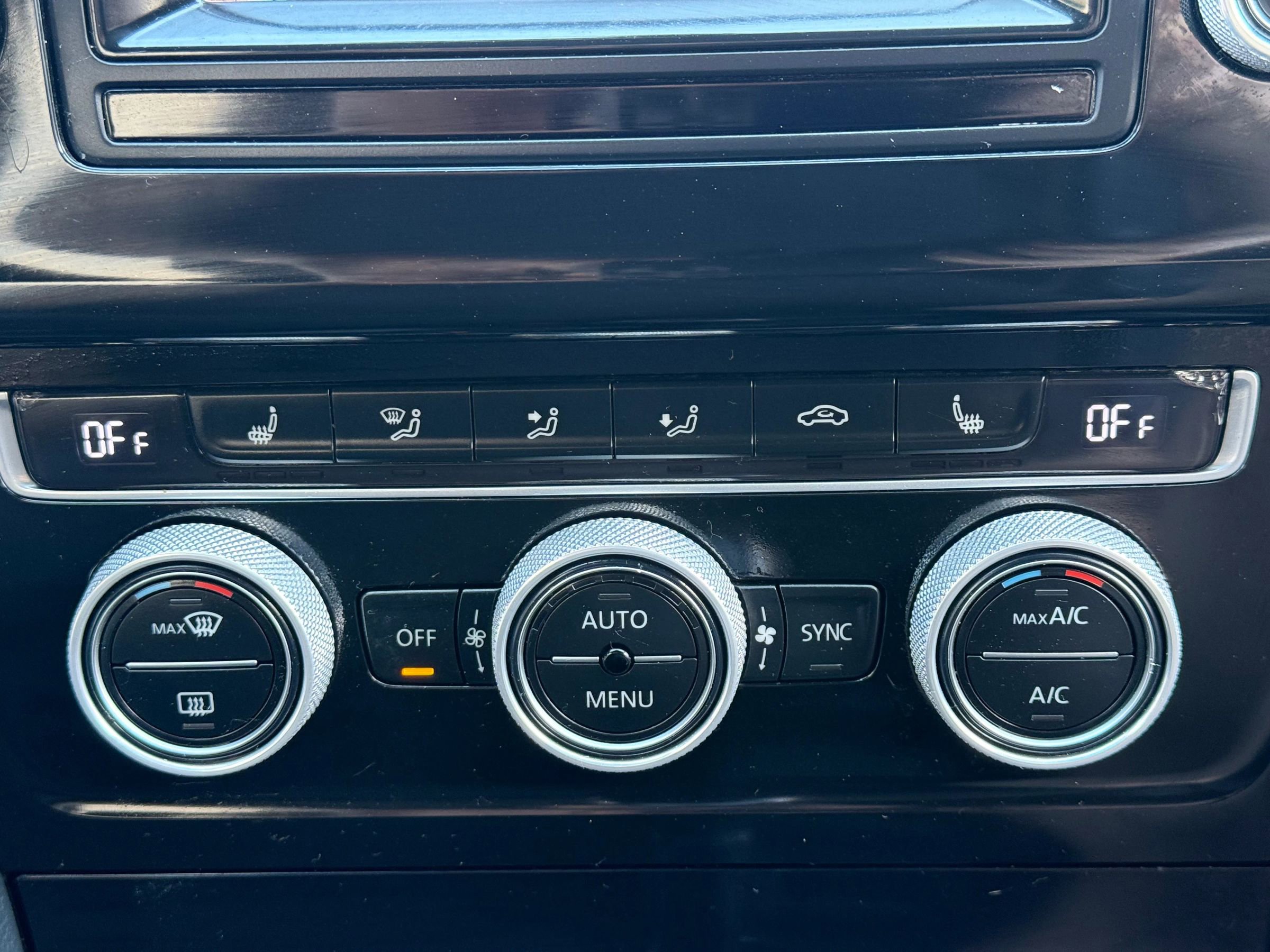 Used 2015 Volkswagen Golf R 4-Door image 23