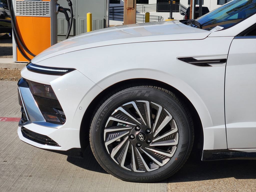 New 2025 Hyundai Sonata Limited FWD image 6