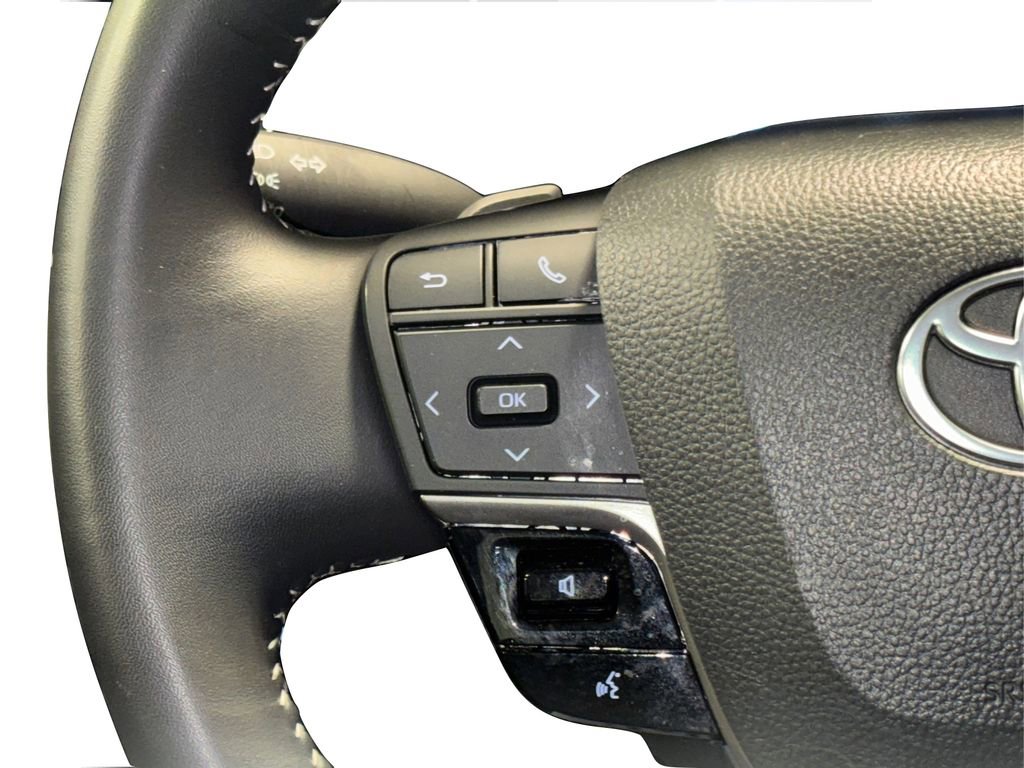 Used 2025 Toyota Camry SE image 32