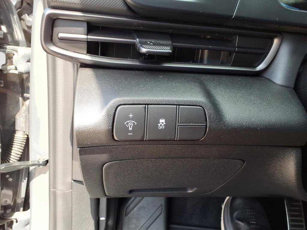 Used 2025 Hyundai Elantra Sport image 39