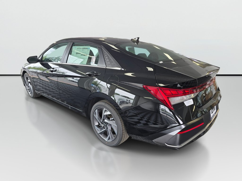 New 2026 Hyundai Elantra Limited FWD image 5
