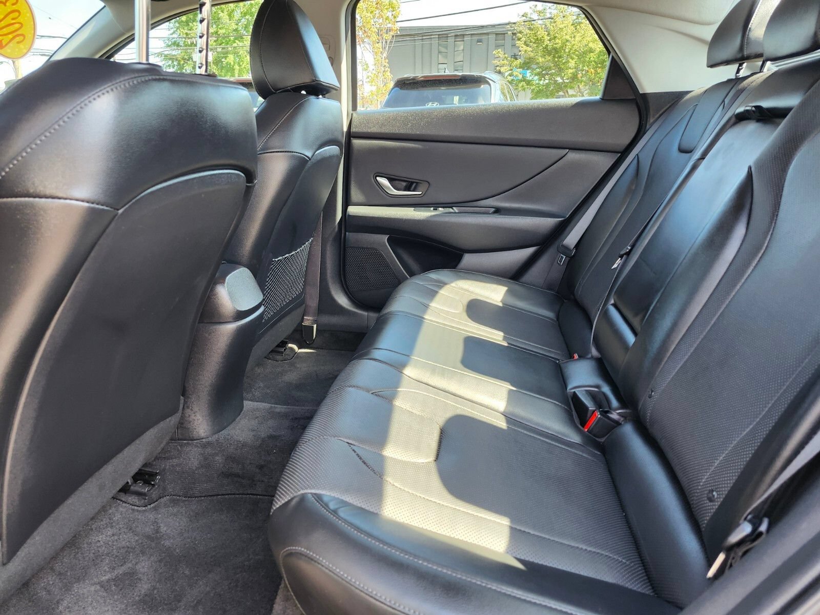 Used 2023 Hyundai Elantra Limited w/ Preferred Accessory Package FWD image 15