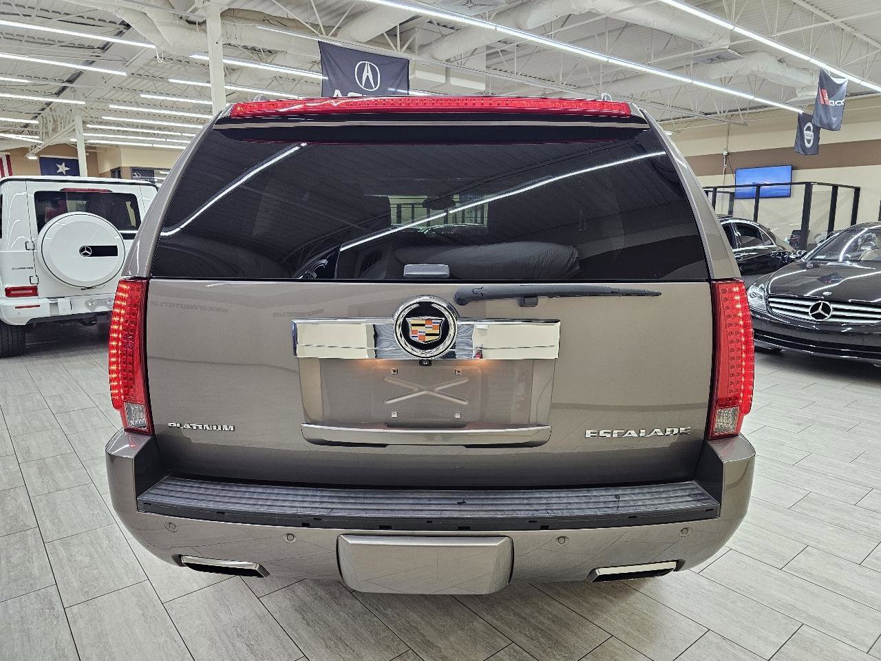 Used 2014 Cadillac Escalade Platinum AWD/4WD image 7