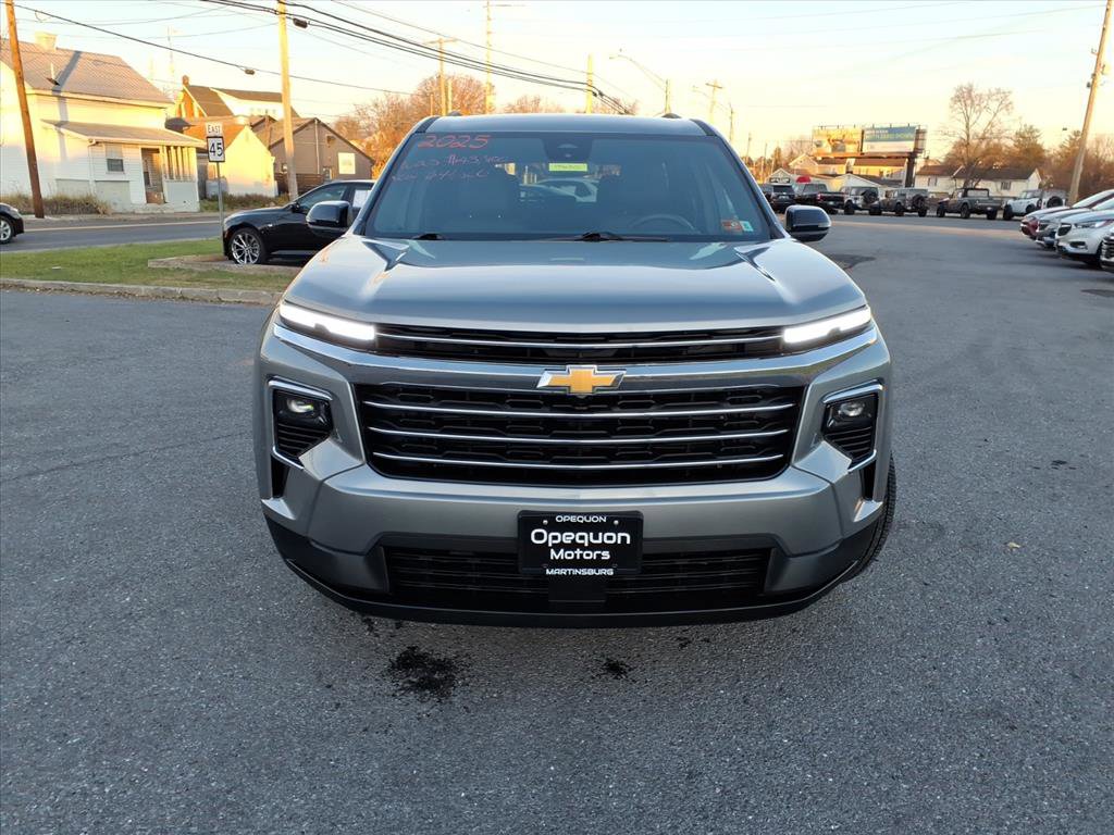 Used 2025 Chevrolet Traverse LT AWD/4WD image 2