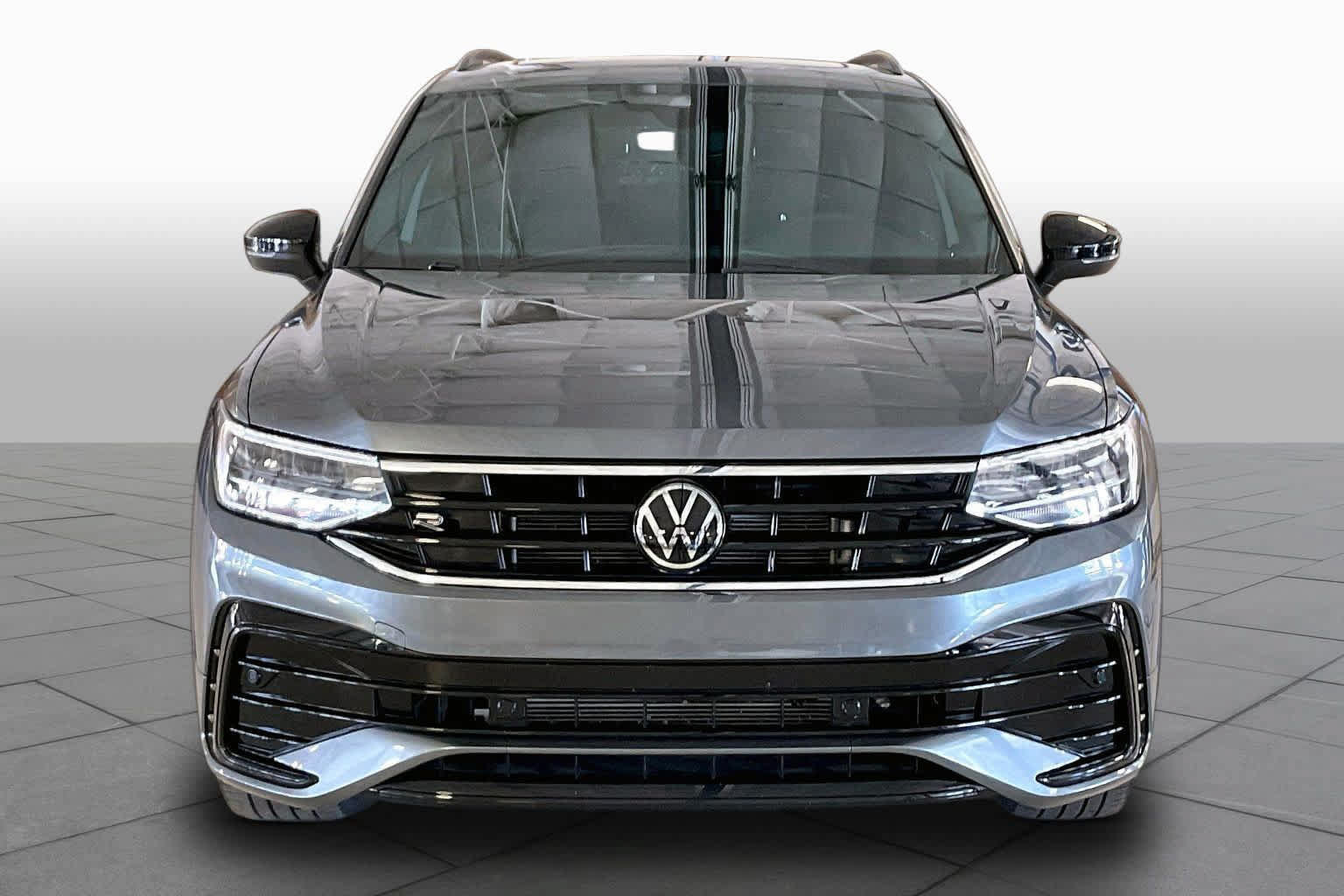 Used 2023 Volkswagen Tiguan SE R-Line AWD/4WD image 3