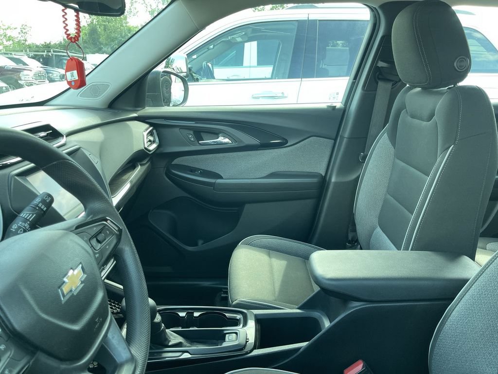 Used 2021 Chevrolet TrailBlazer LS FWD image 3