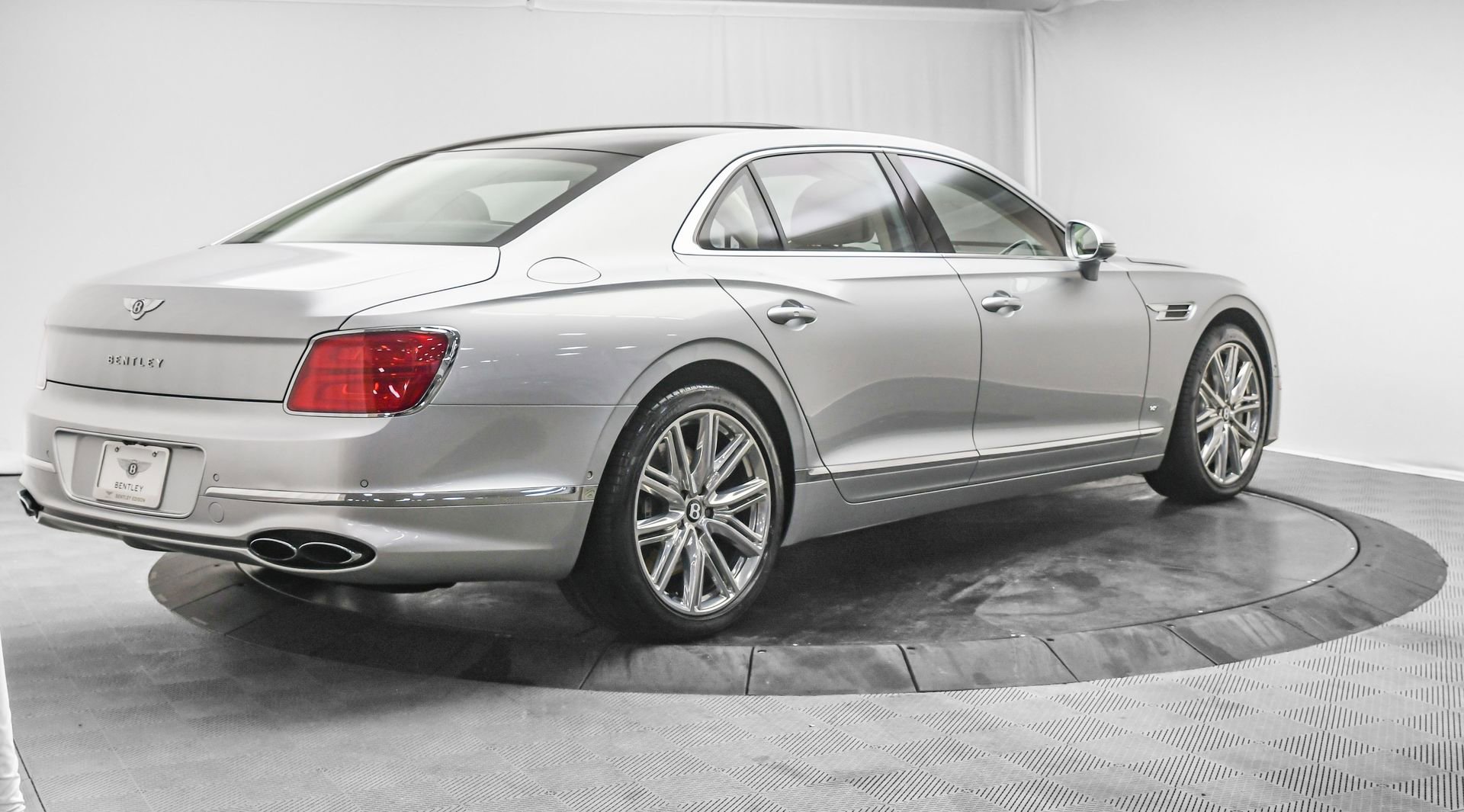 Used 2022 Bentley Flying Spur V8 image 13