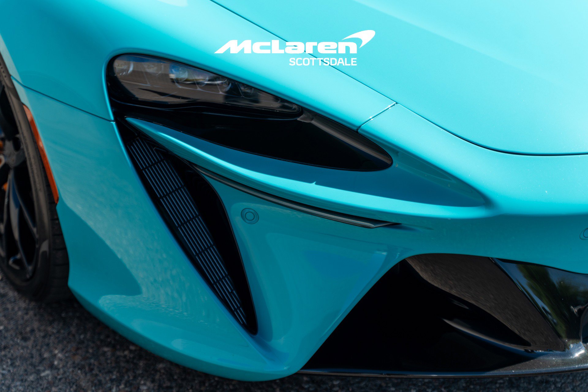 Used 2025 McLaren Artura Spider image 18