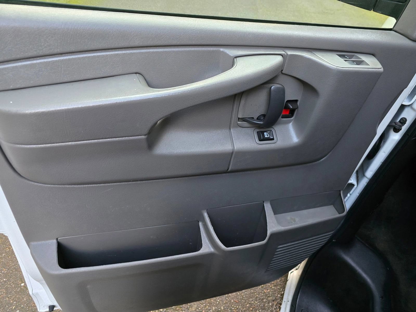 Used 2015 Chevrolet Express 3500 LT w/ LT Preferred Equipment Group RWD image 21