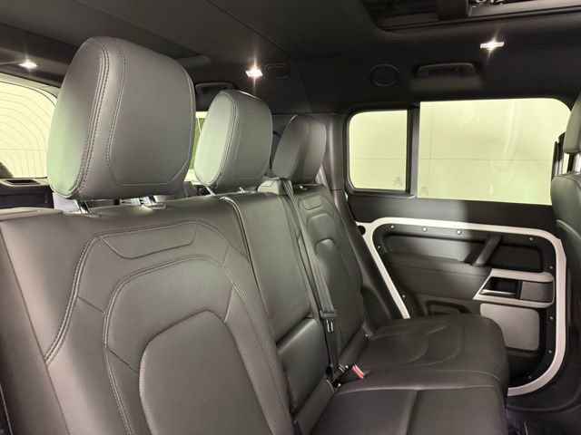 Used 2023 Land Rover Defender 130 SE image 27