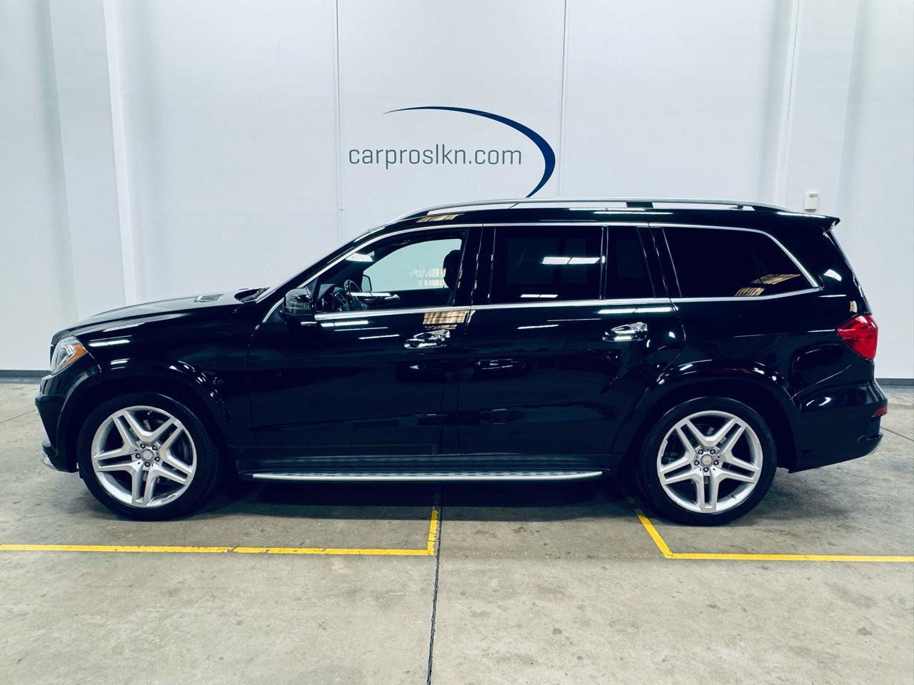 Used 2014 Mercedes-Benz GL 550 4MATIC image 4