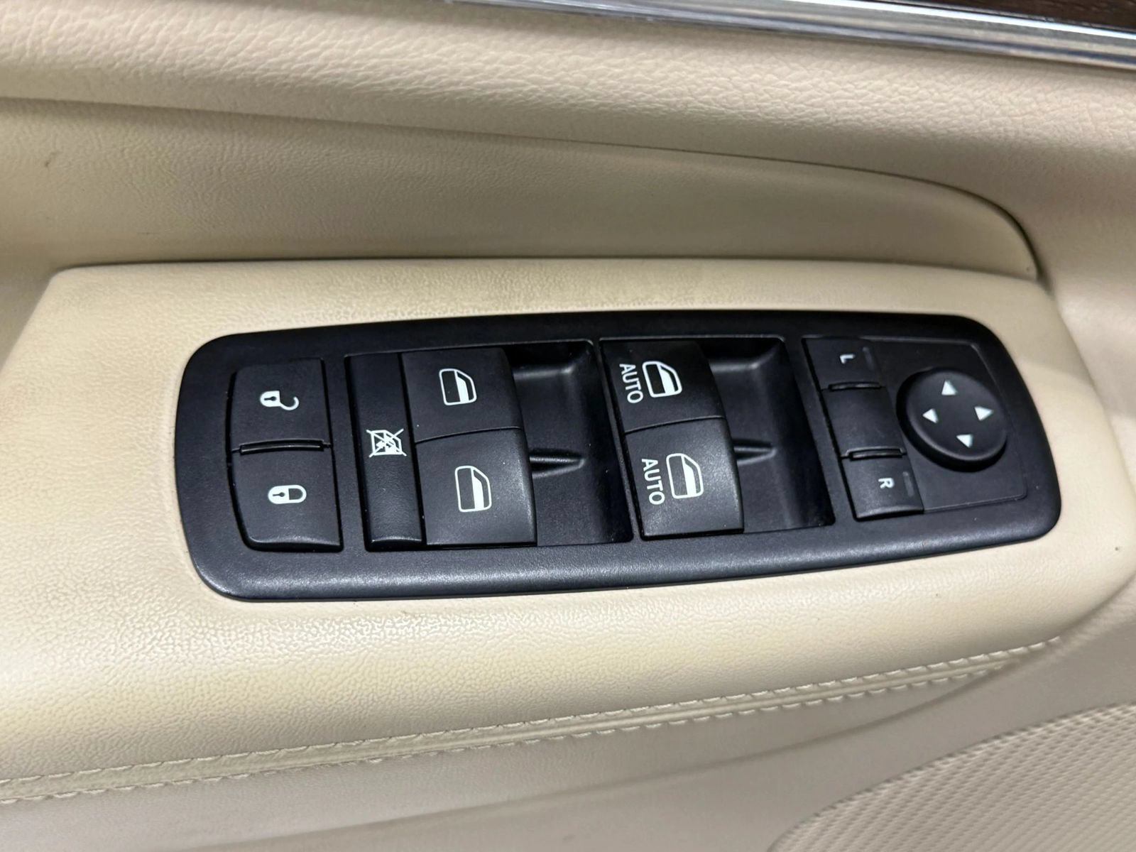 Used 2015 Jeep Grand Cherokee Limited AWD/4WD image 26