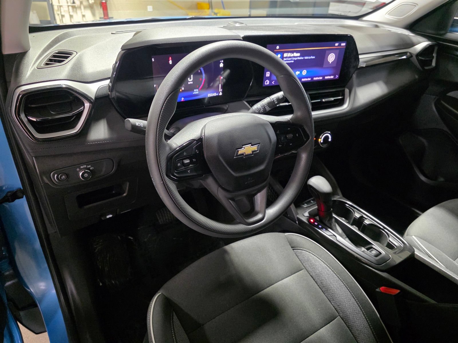 Used 2025 Chevrolet TrailBlazer LS FWD image 24