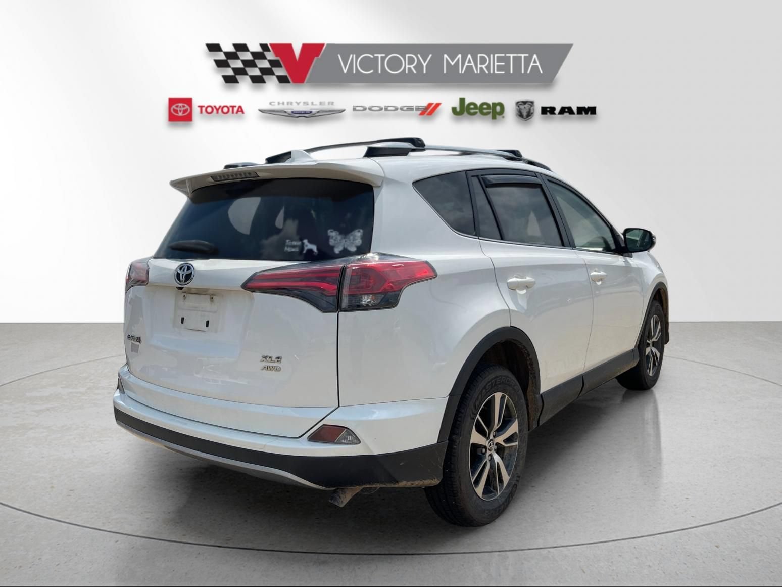 Used 2018 Toyota RAV4 XLE w/ Plus Extra Value Package AWD/4WD image 4