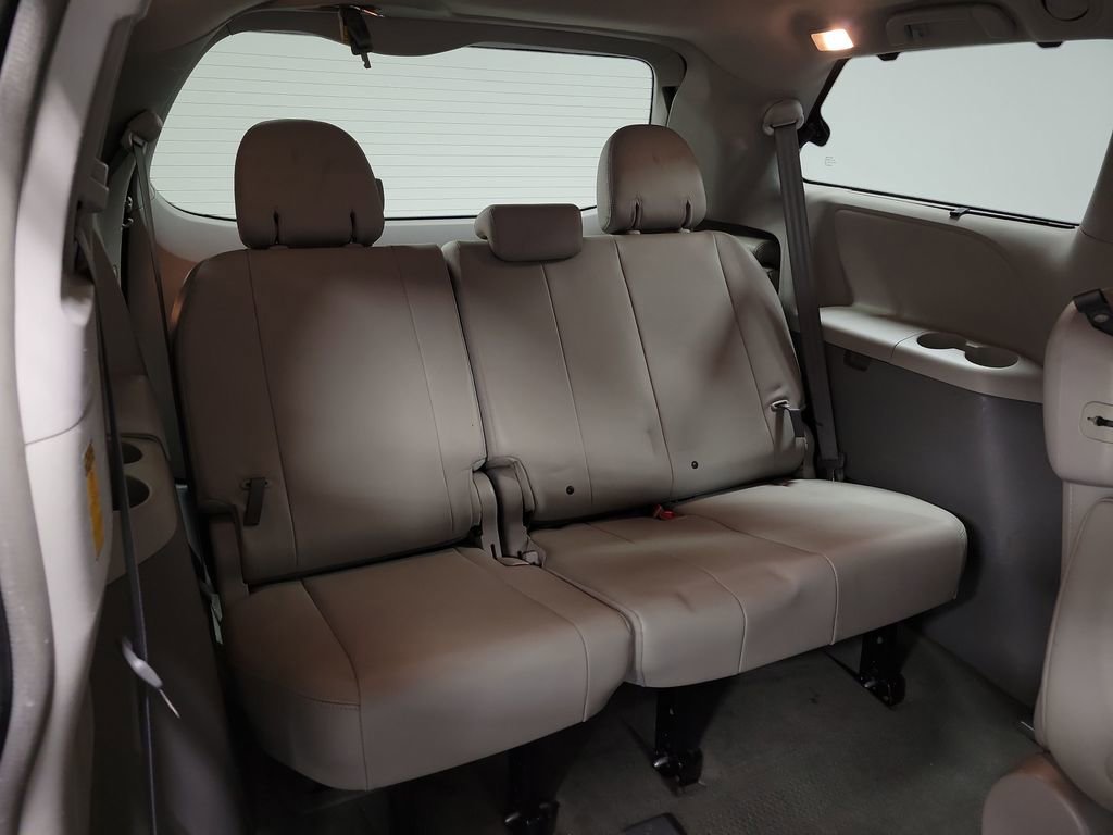 Used 2014 Toyota Sienna XLE image 27