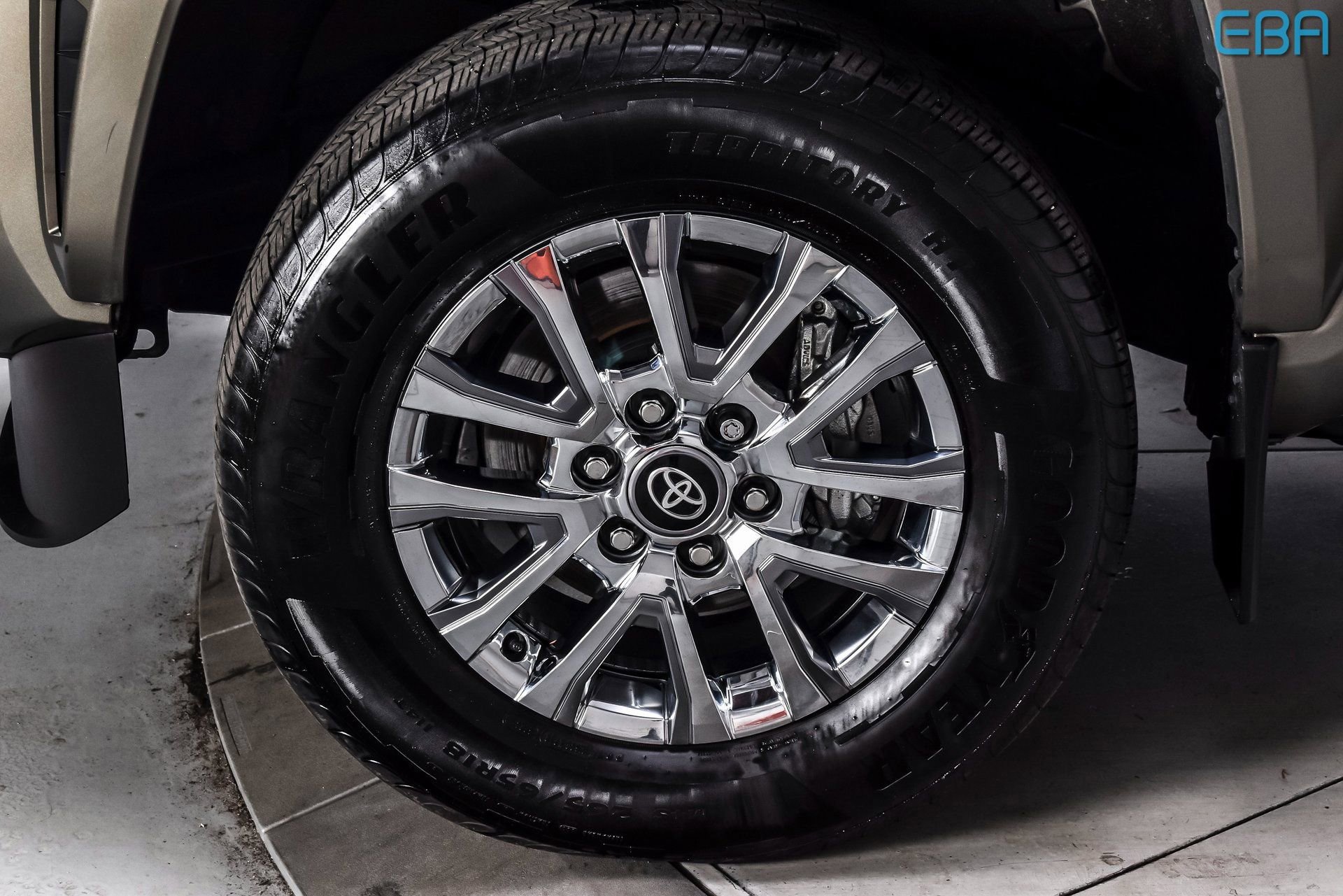 Used 2025 Toyota Tacoma Limited w/ Tow Tech Package image 8