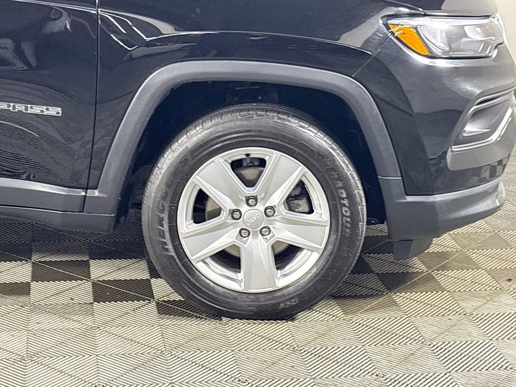 Used 2022 Jeep Compass Latitude w/ Sun and Sound Group AWD/4WD image 23