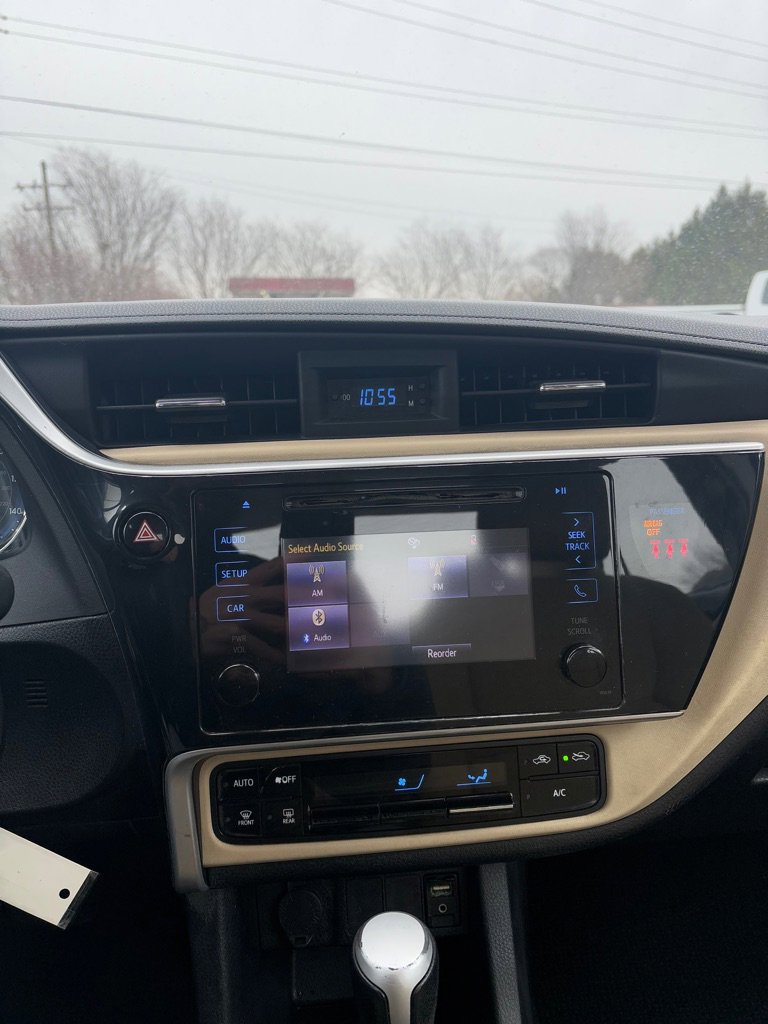 Used 2019 Toyota Corolla LE image 17