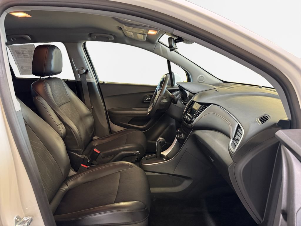 Used 2019 Chevrolet Trax LT w/ LT Convenience Package AWD/4WD image 26